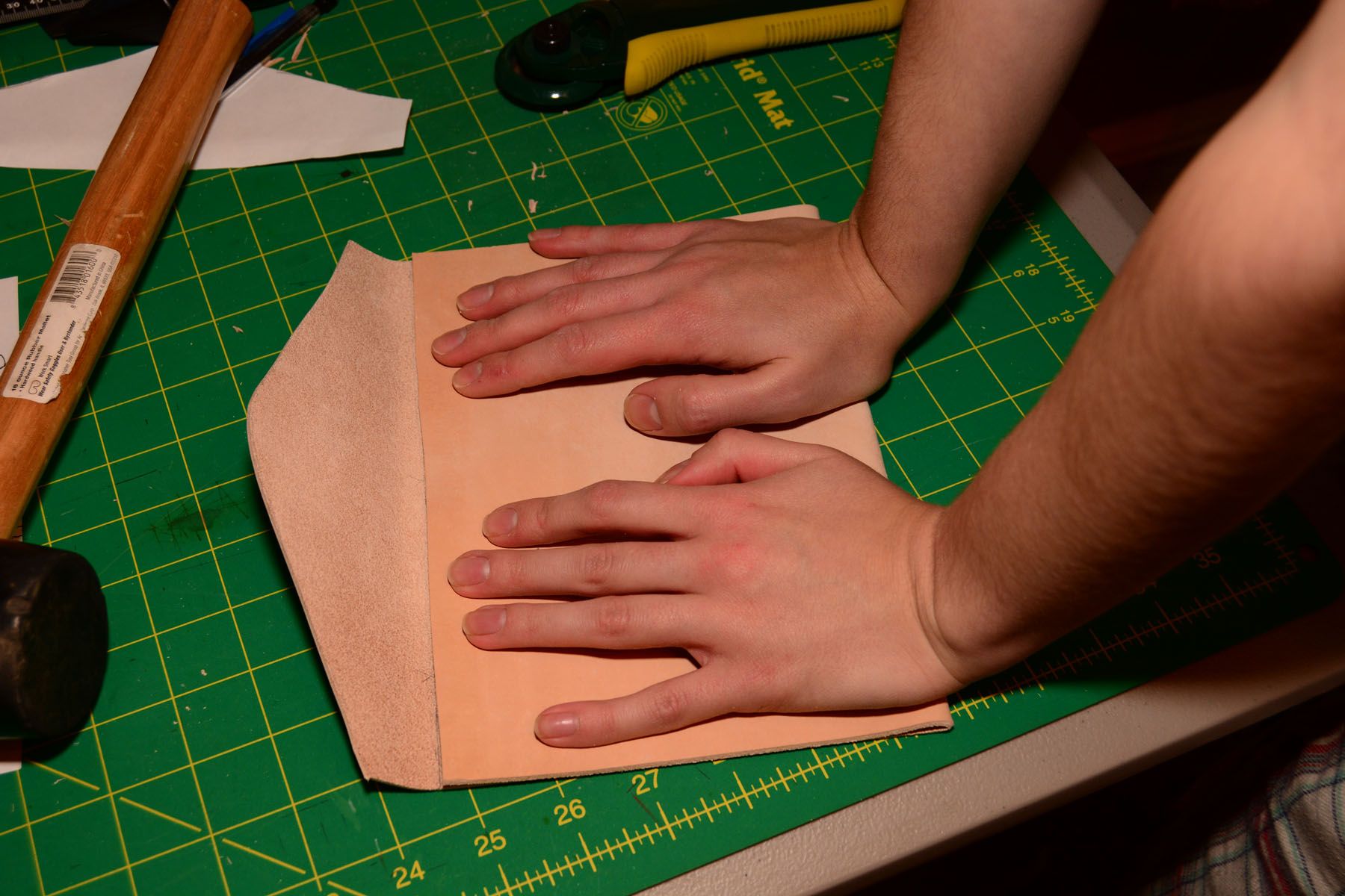 Leather Button & String Envelope Case 8 Steps (with Pictures