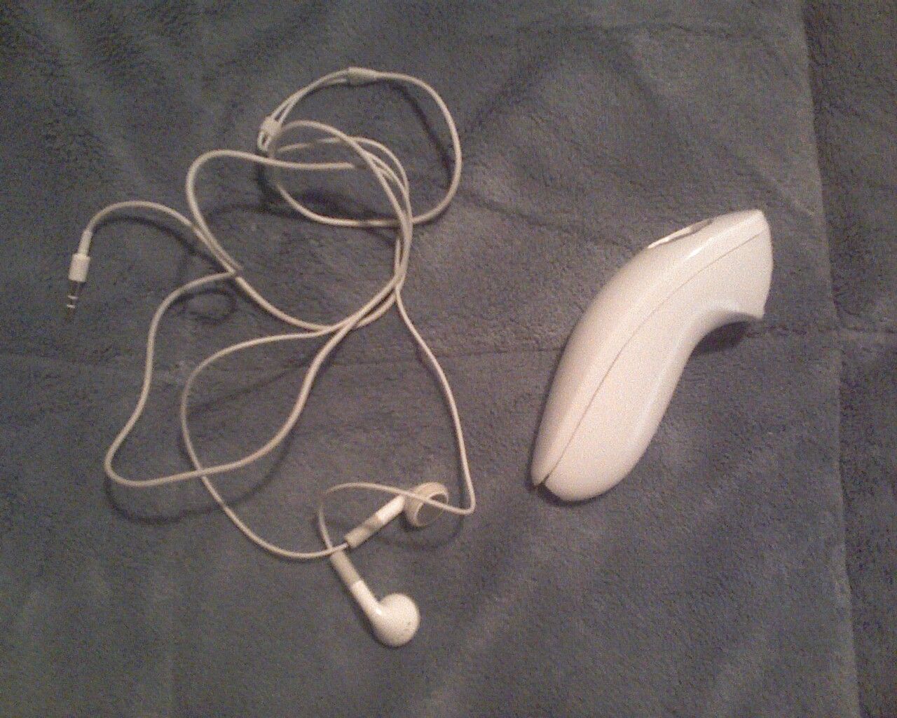 Wii Nunchuck Earbud Case