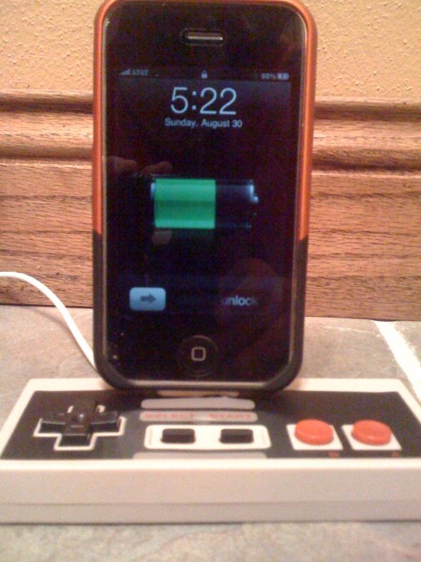 Turn a NES Controller Into an IPhone Dock