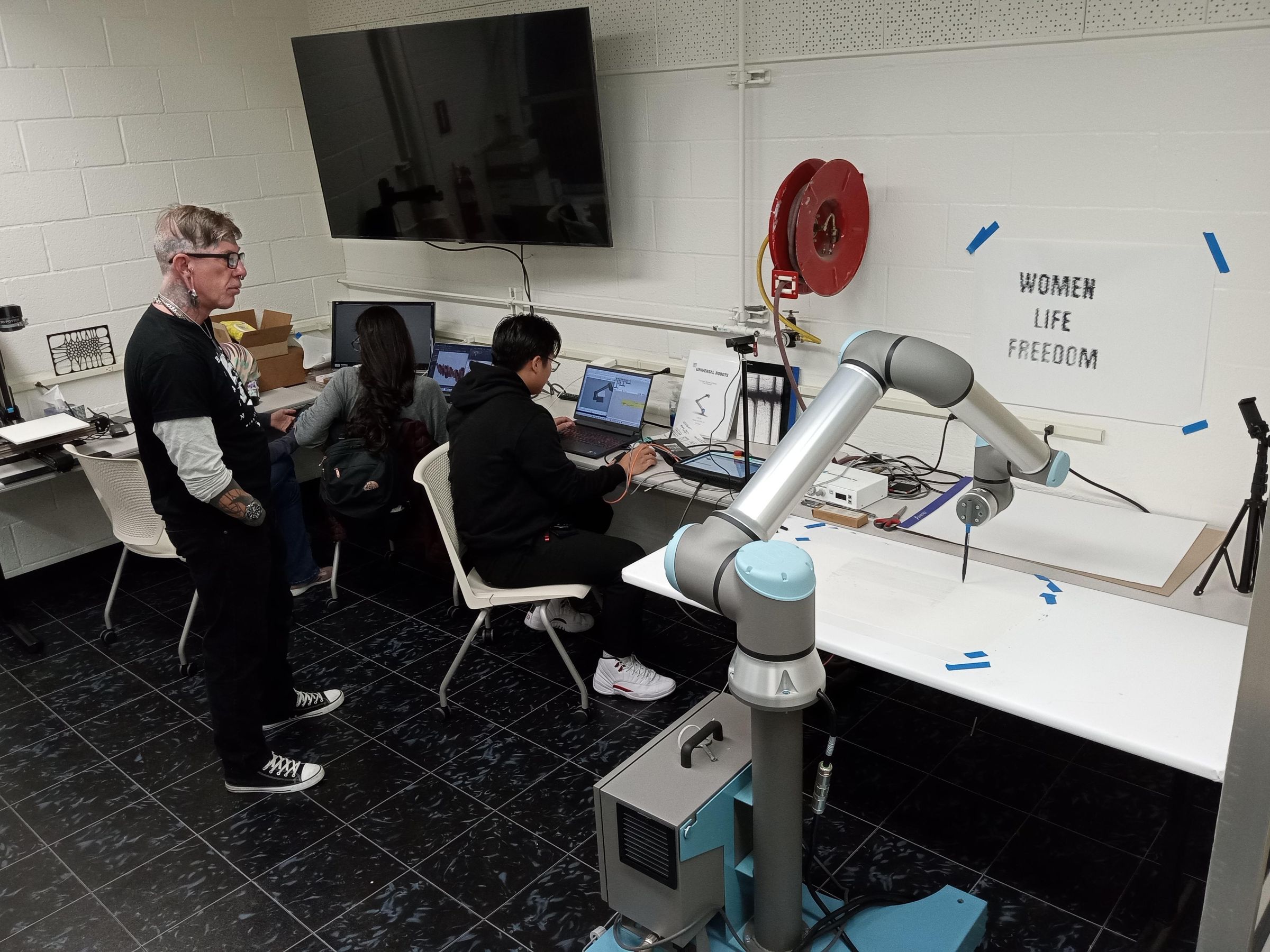 Using Robot to Draw an Image Generated From AI Midjourney 11 Steps