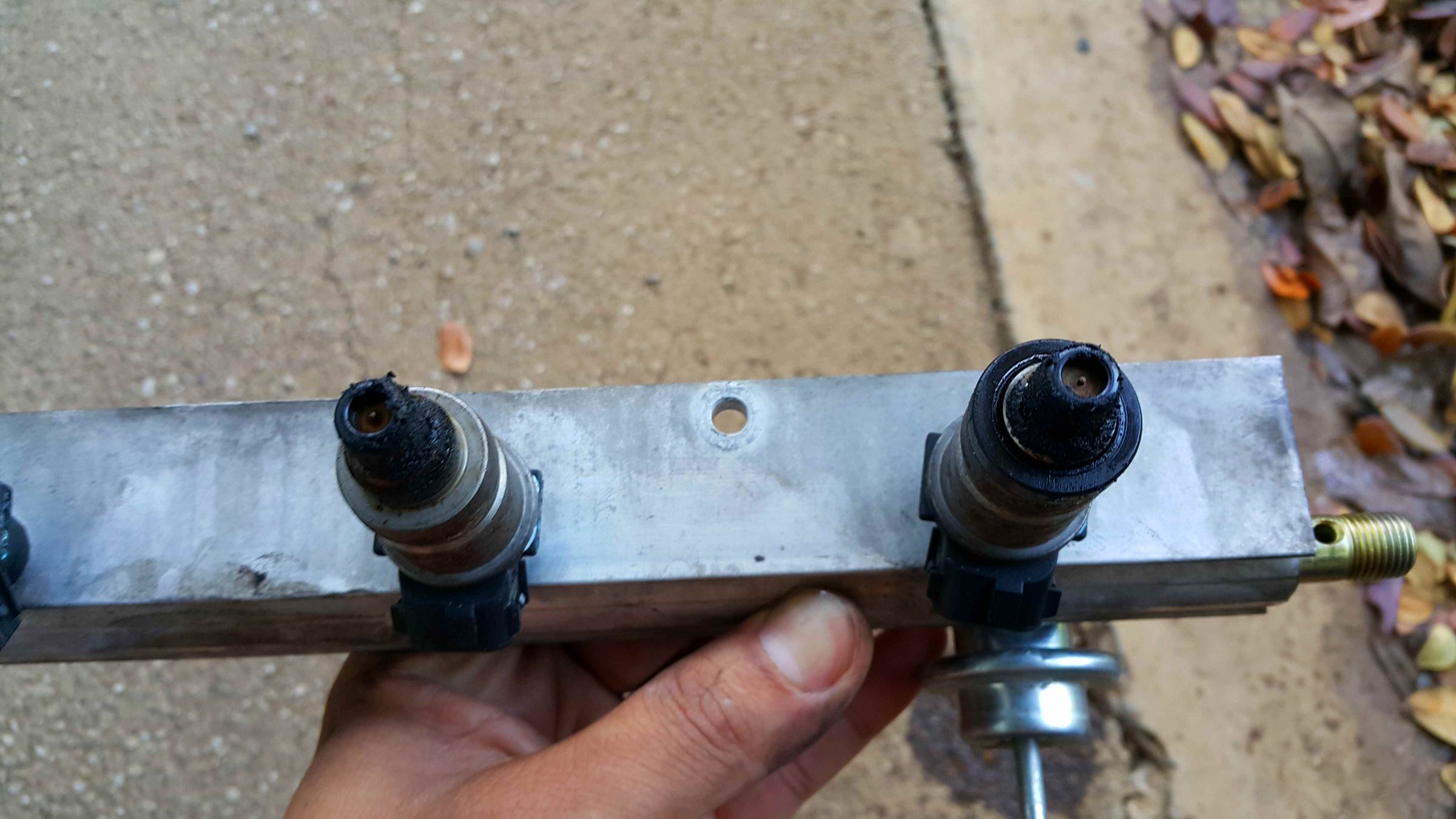 Replacing Fuel Injectors (Honda Civic 1999 D15B) 6 Steps (with