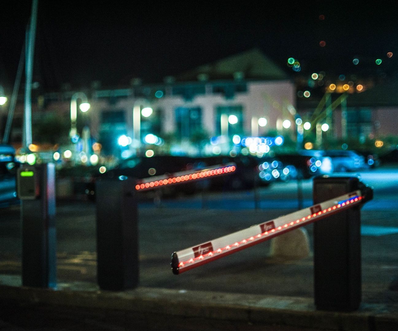 Awesome Sharpness and Super Bubble Bokeh 