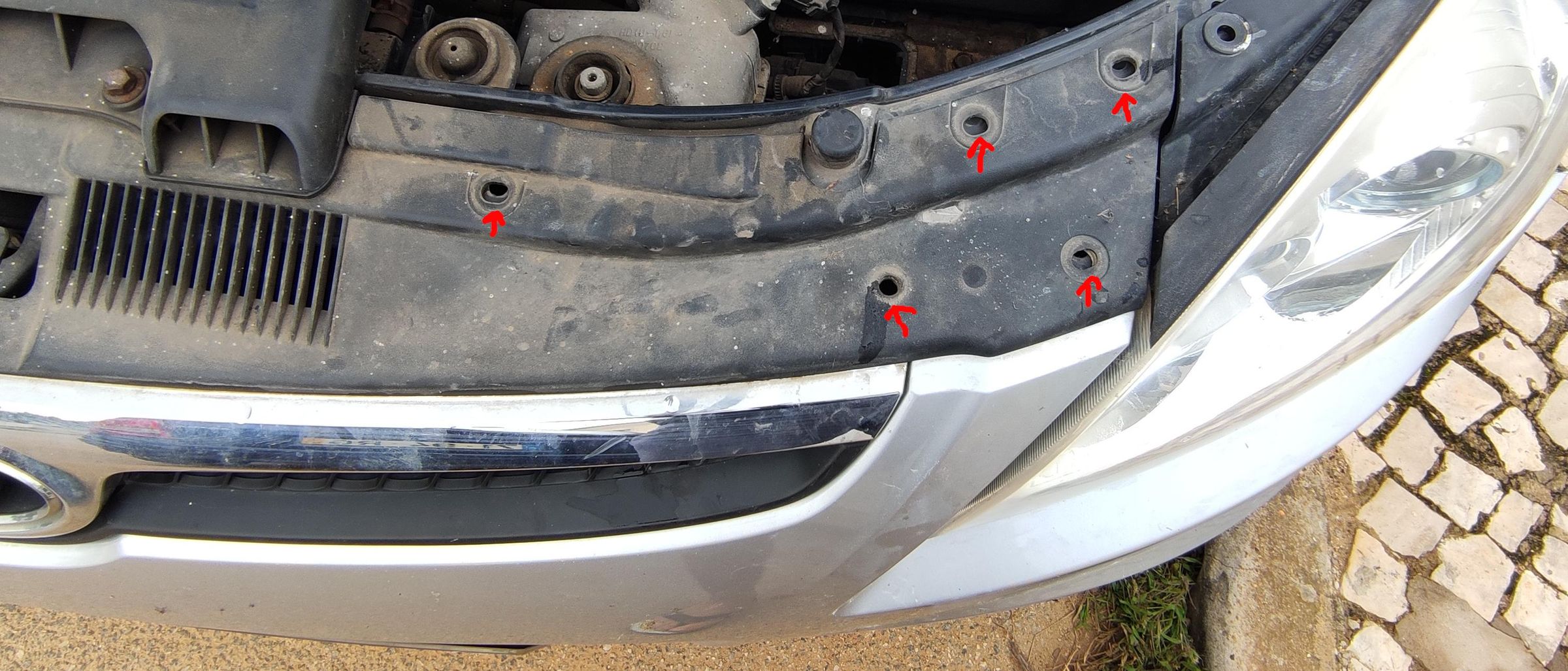Low Beam Bulb Replace - Hyundai I30 2007-2011 : 6 Steps - Instructables