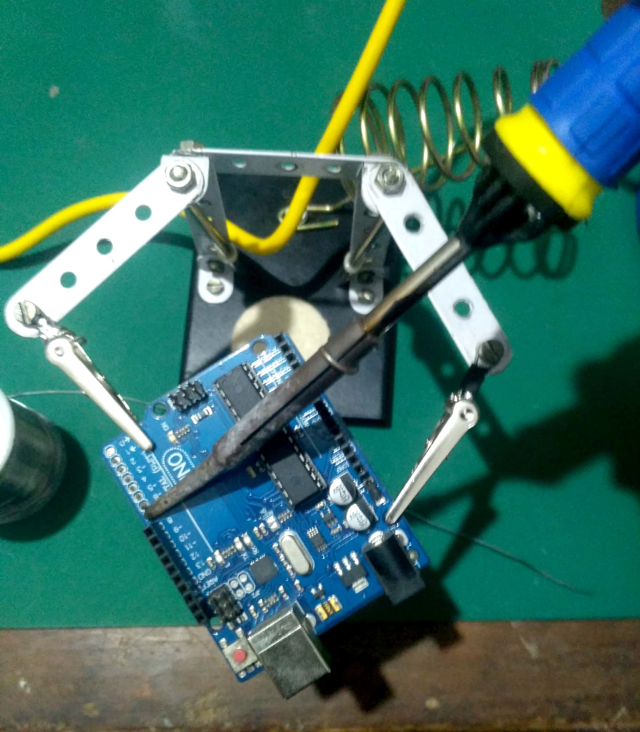 DIY Helping Hands for Soldering 9 Steps (with Pictures) Instructables