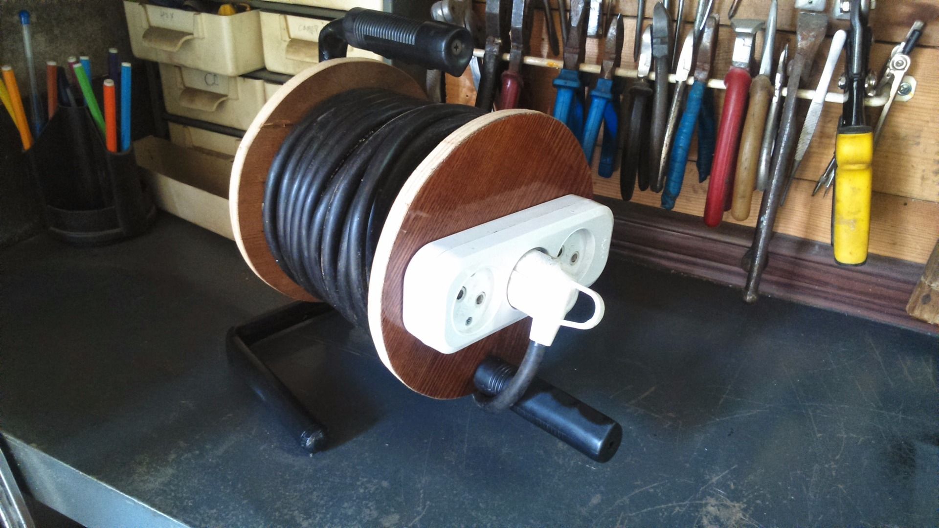 Homemade Extension Cord on the Reel Instructables