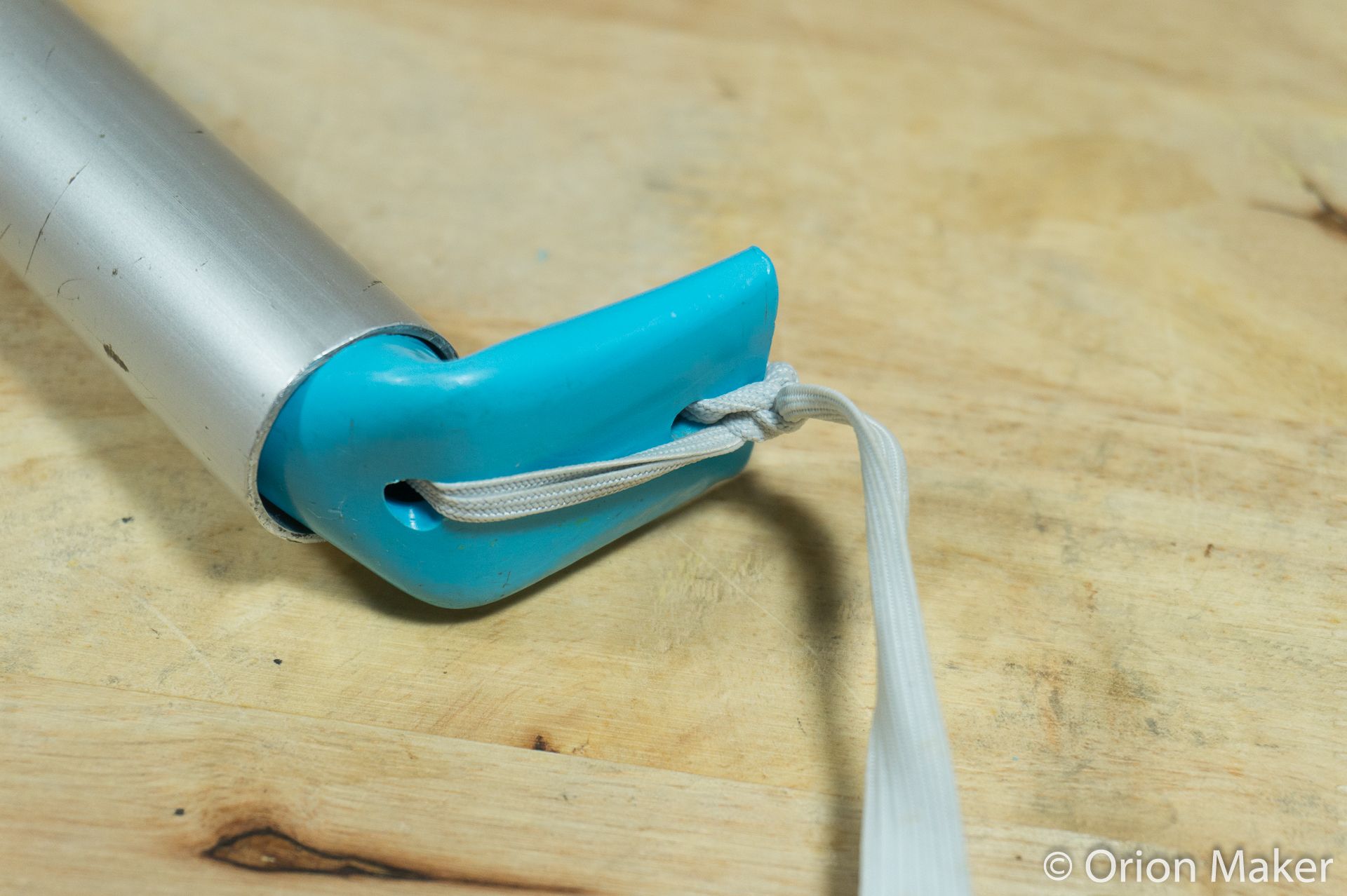 Adjustable Clothes Bar for Vehicle 8 Steps (with Pictures