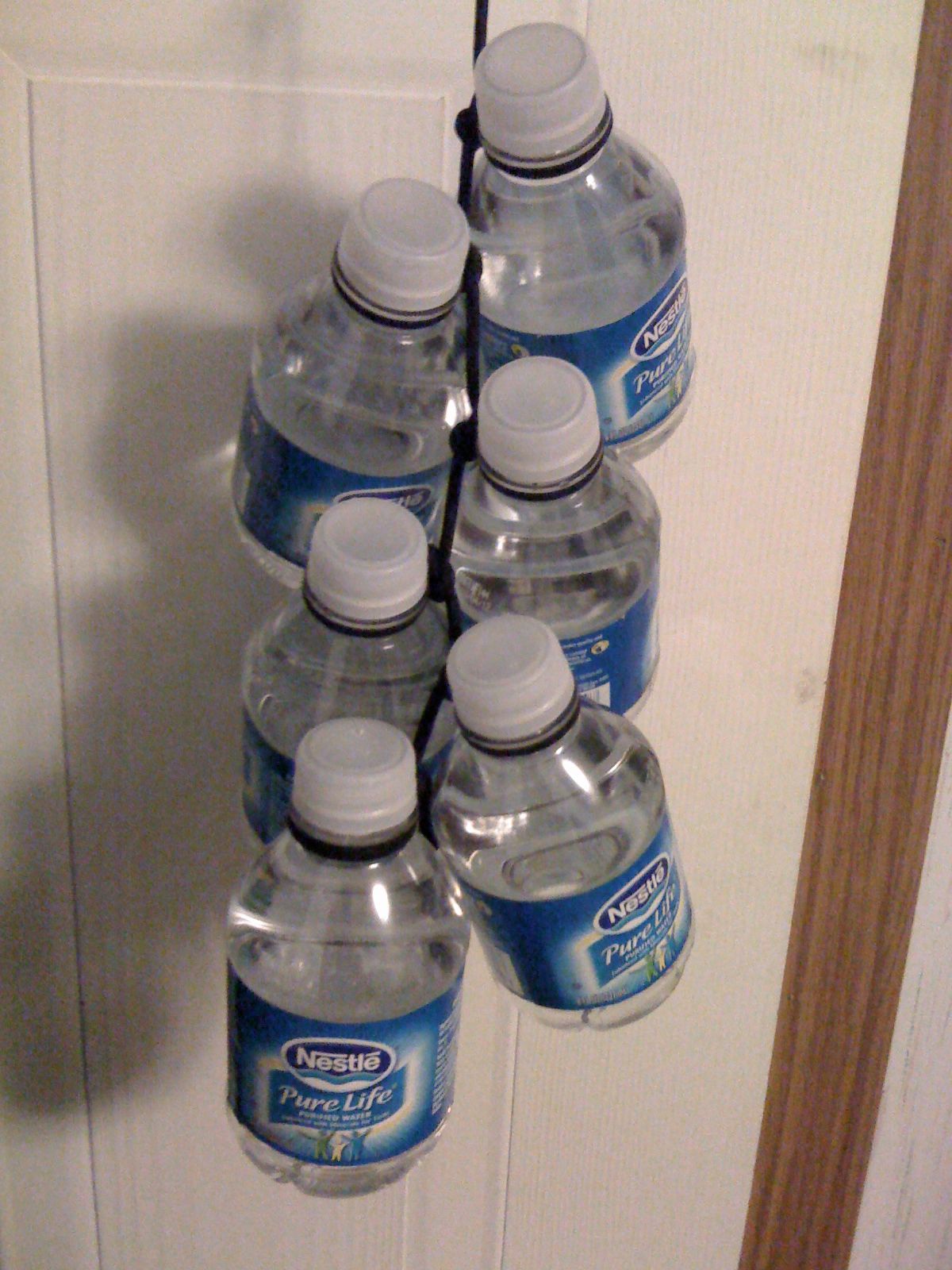 How to Carry Multiple Bottles Using Paracord