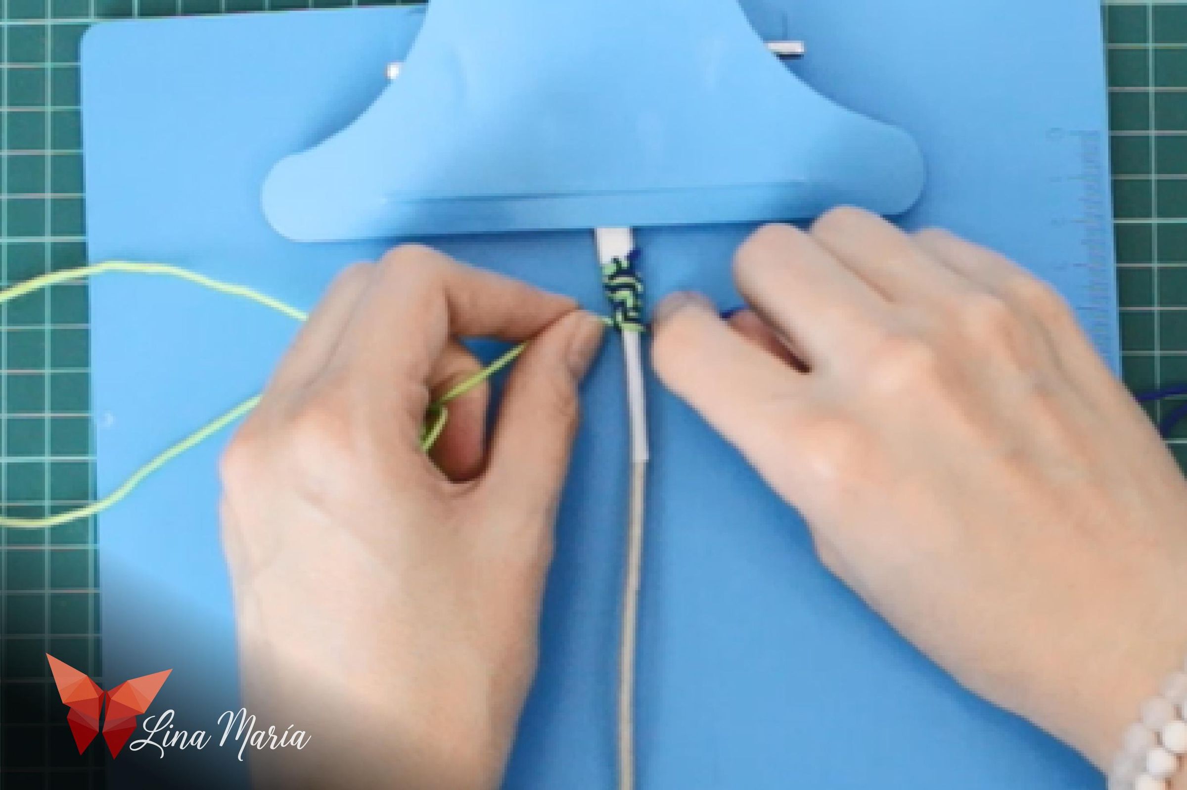 how to tie a charger cord