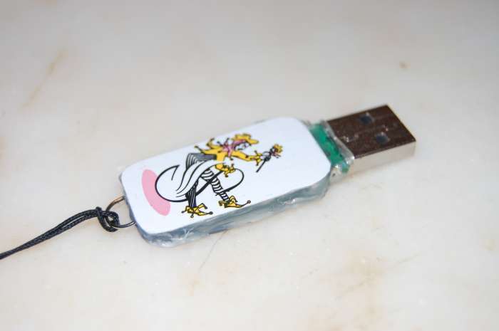 Make a Playing Card-themed USB Drive