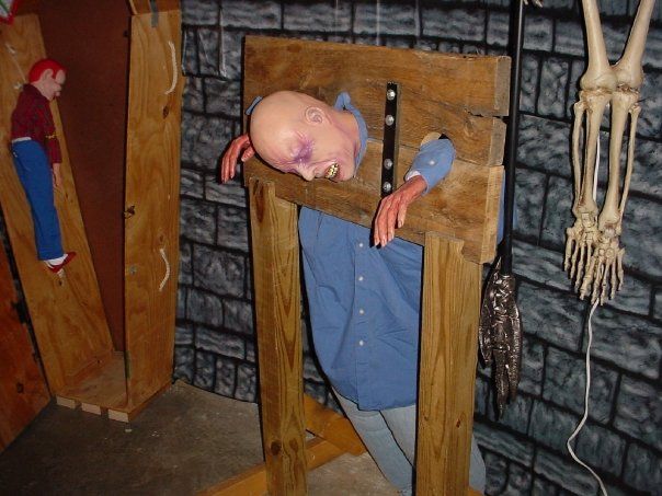 THE PILLORY (STOCKS)