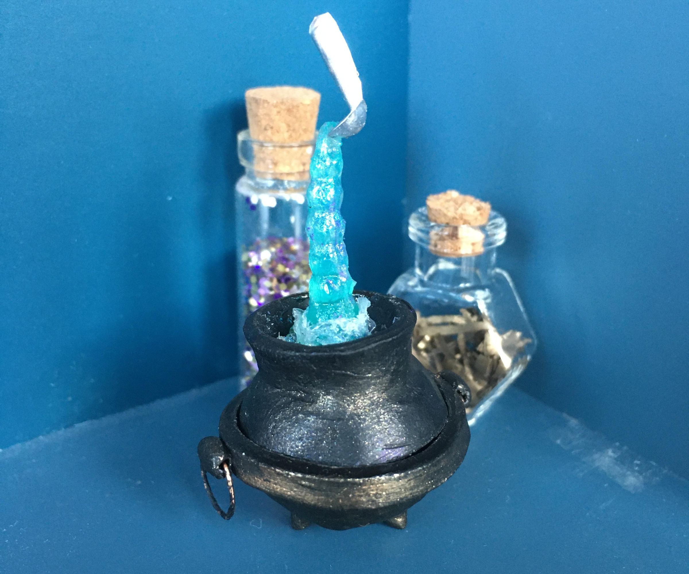 DIY Miniature Cauldron With a Spooky Potion That Glows