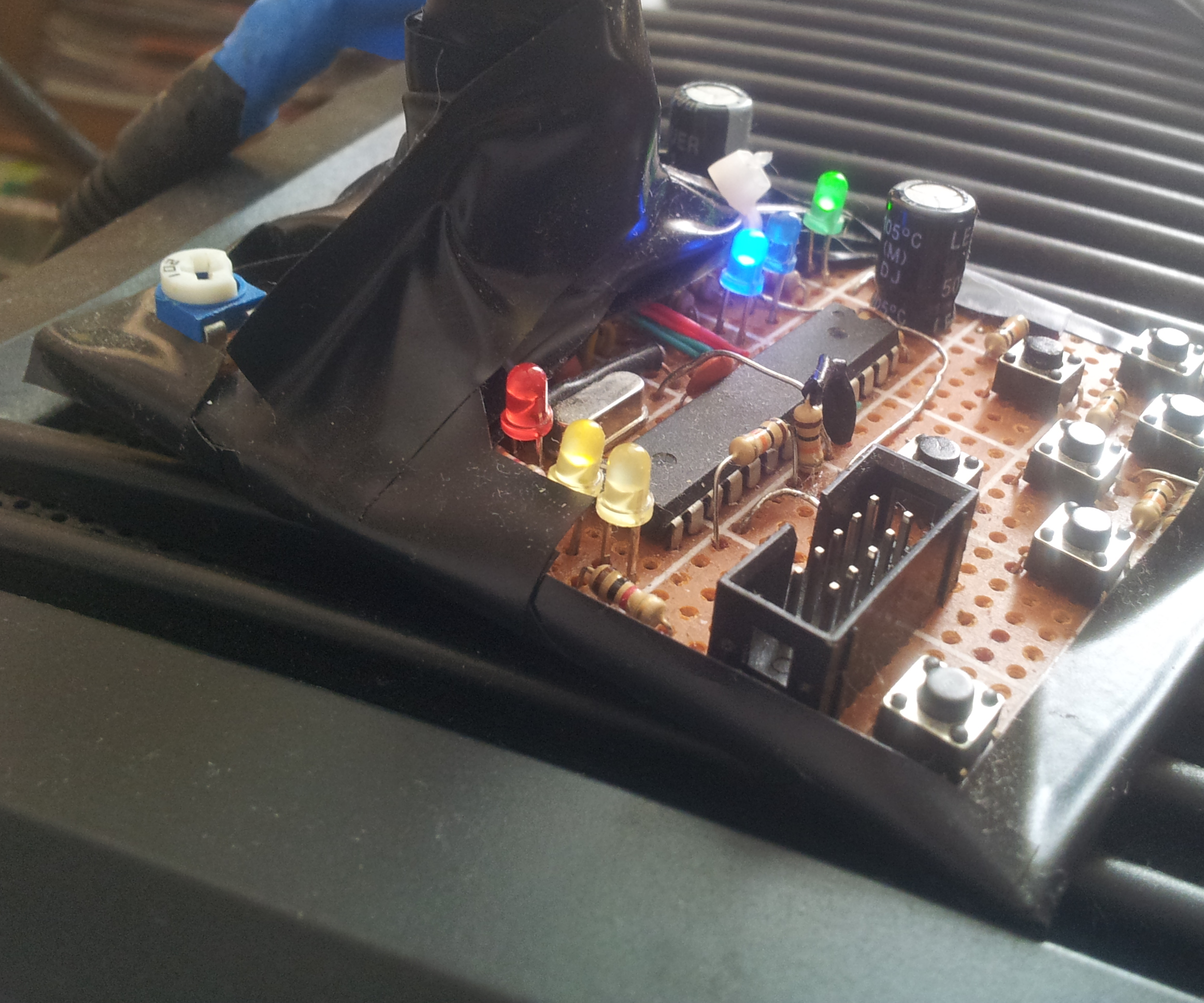 Alternately Occluding Dichoptic  Modifier of Stereoscopic Transmission [ATmega328P+HEF4053B VGA Superimposer]
