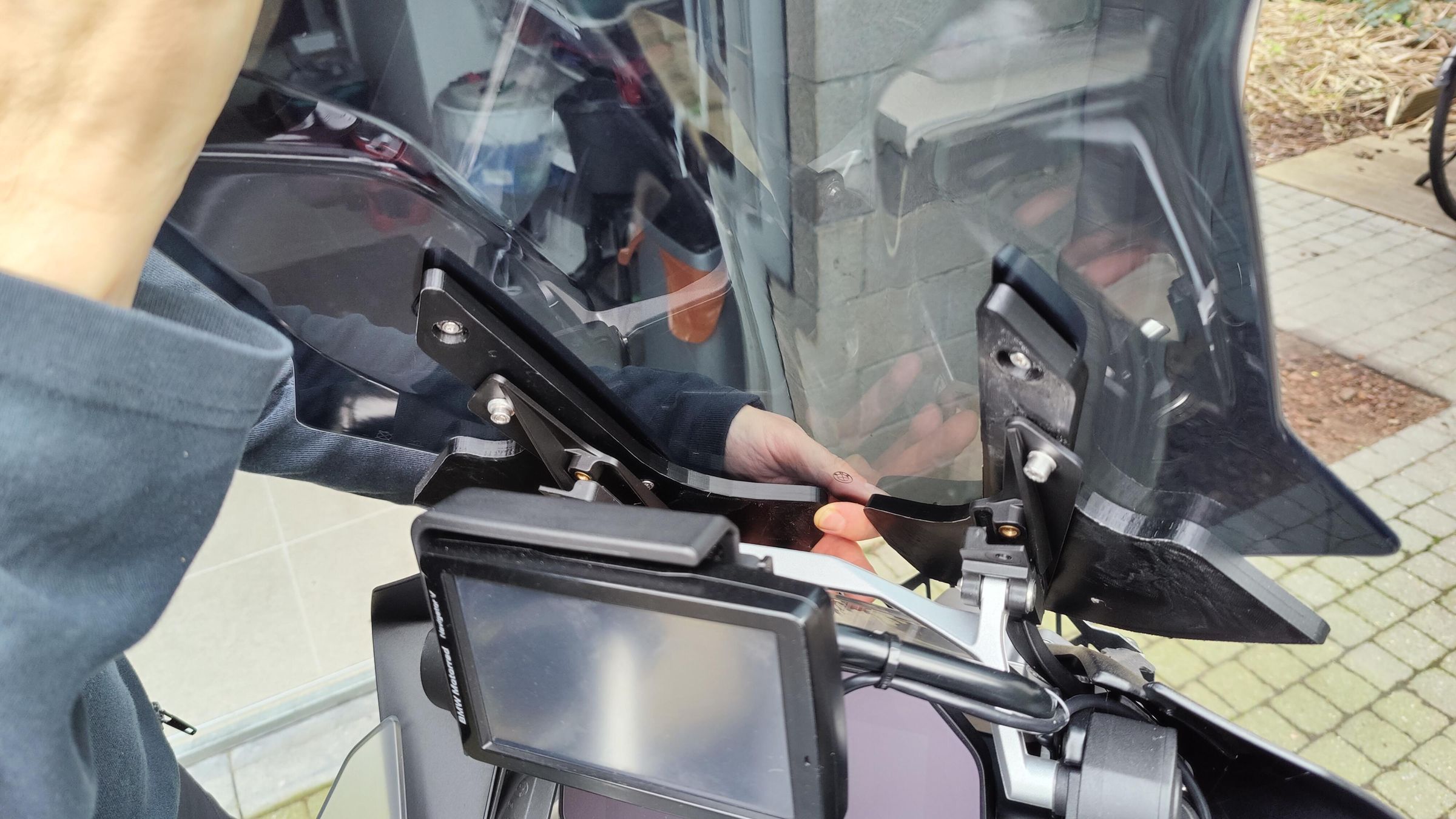 BMW Windscreen Extension 5 Steps Instructables