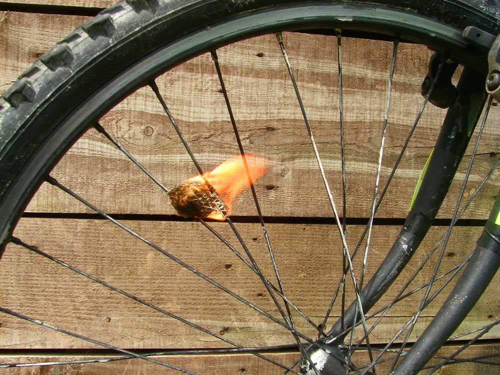 DANGEROUS WHEEL-LIGHTS . (now With Videolink).