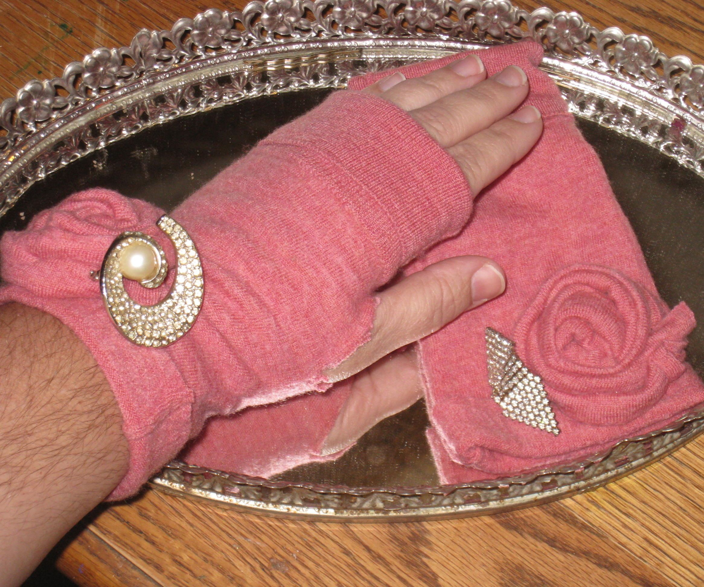 5 Minute Fashionable Fingerless Gloves