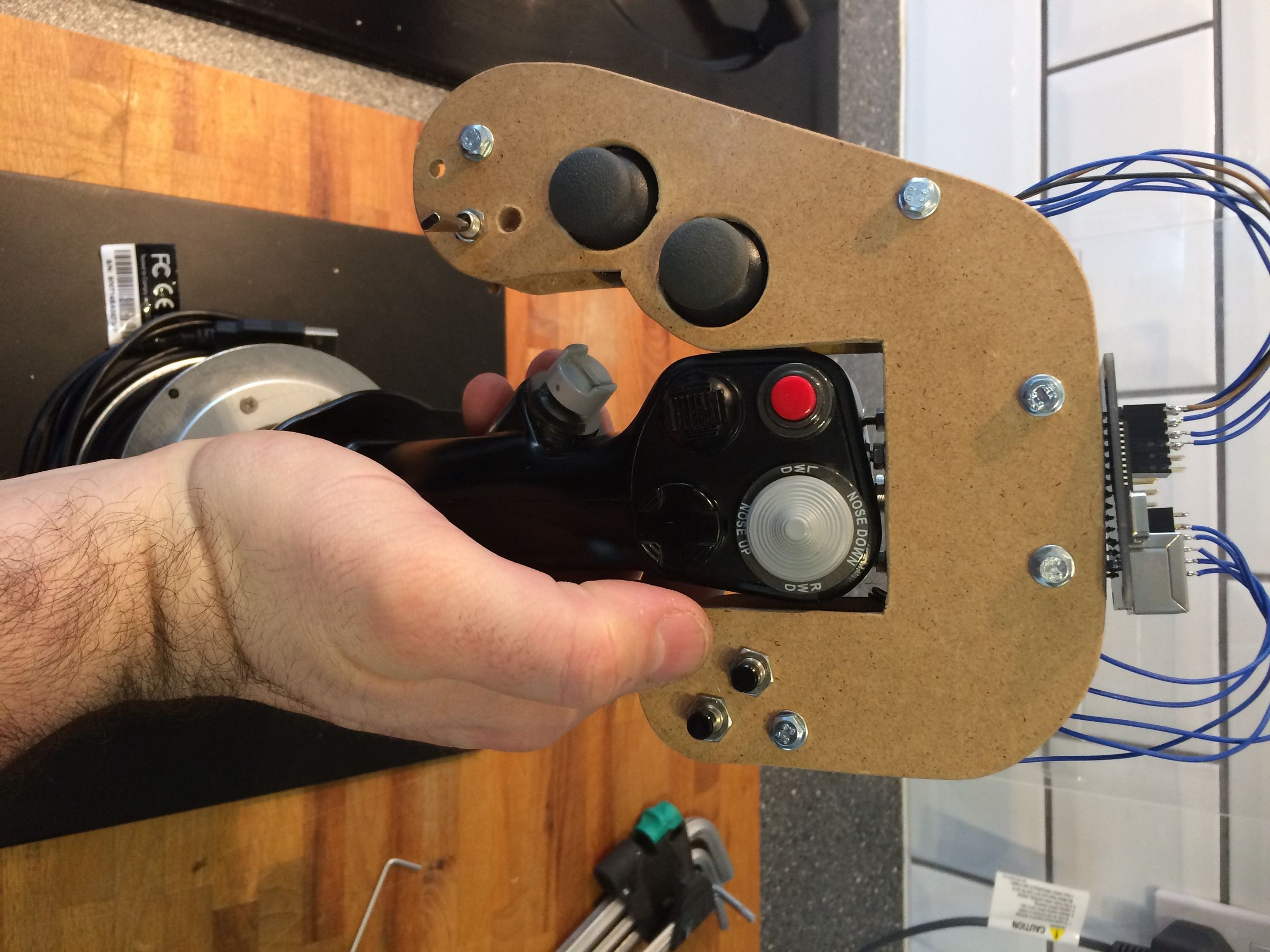 Thrustmaster Warthog Joystick Addon : 5 Steps (with Pictures