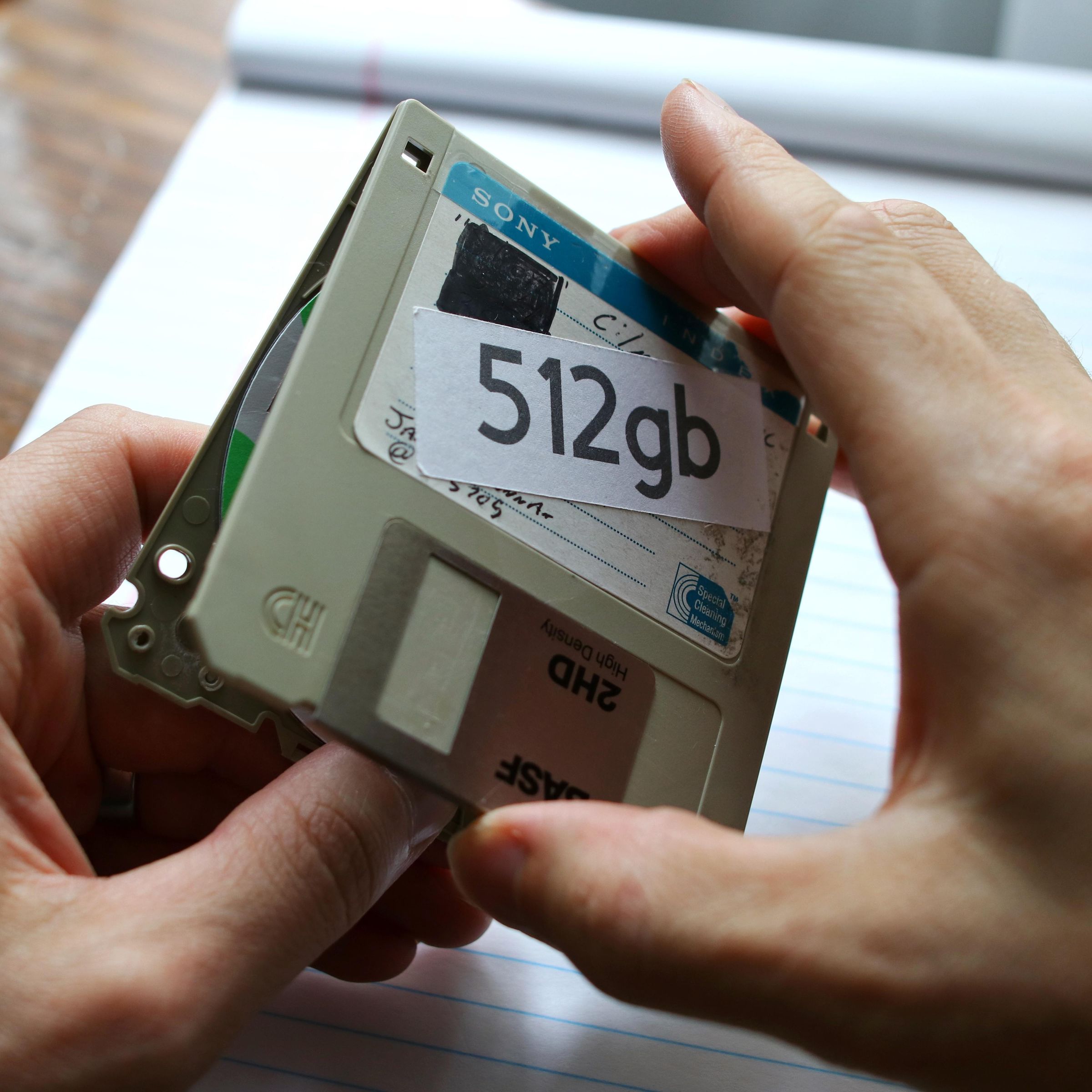 The 512GB Floppy Disk Micro SD Storage 7 Steps (with Pictures