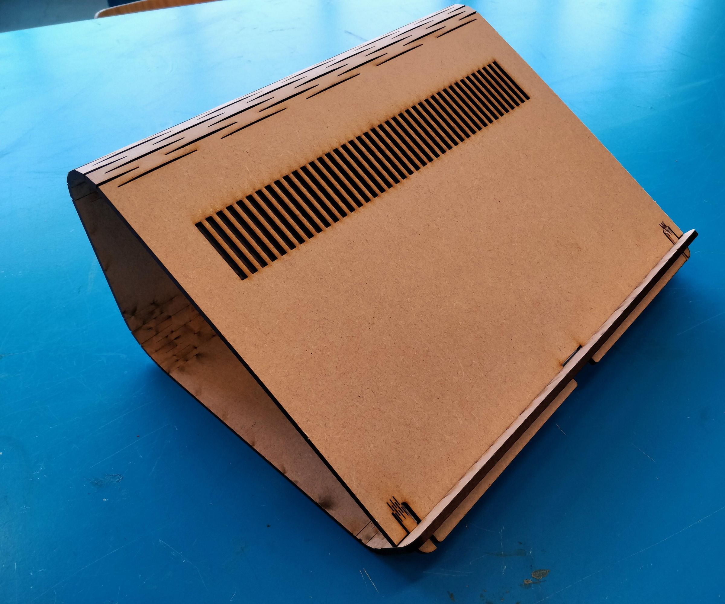 Lasercut Laptopstand 15inch