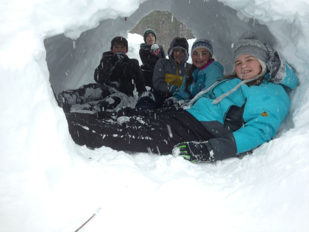 Let's Make a Snow Fort! Building a Quinzhee 7 Steps