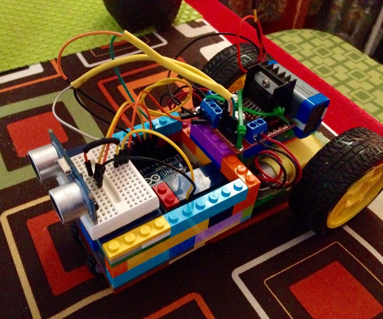 Carro Esquiva Obstáculos (Arduino UNO)