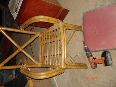 Removing the Seat From the Frame of the Chair