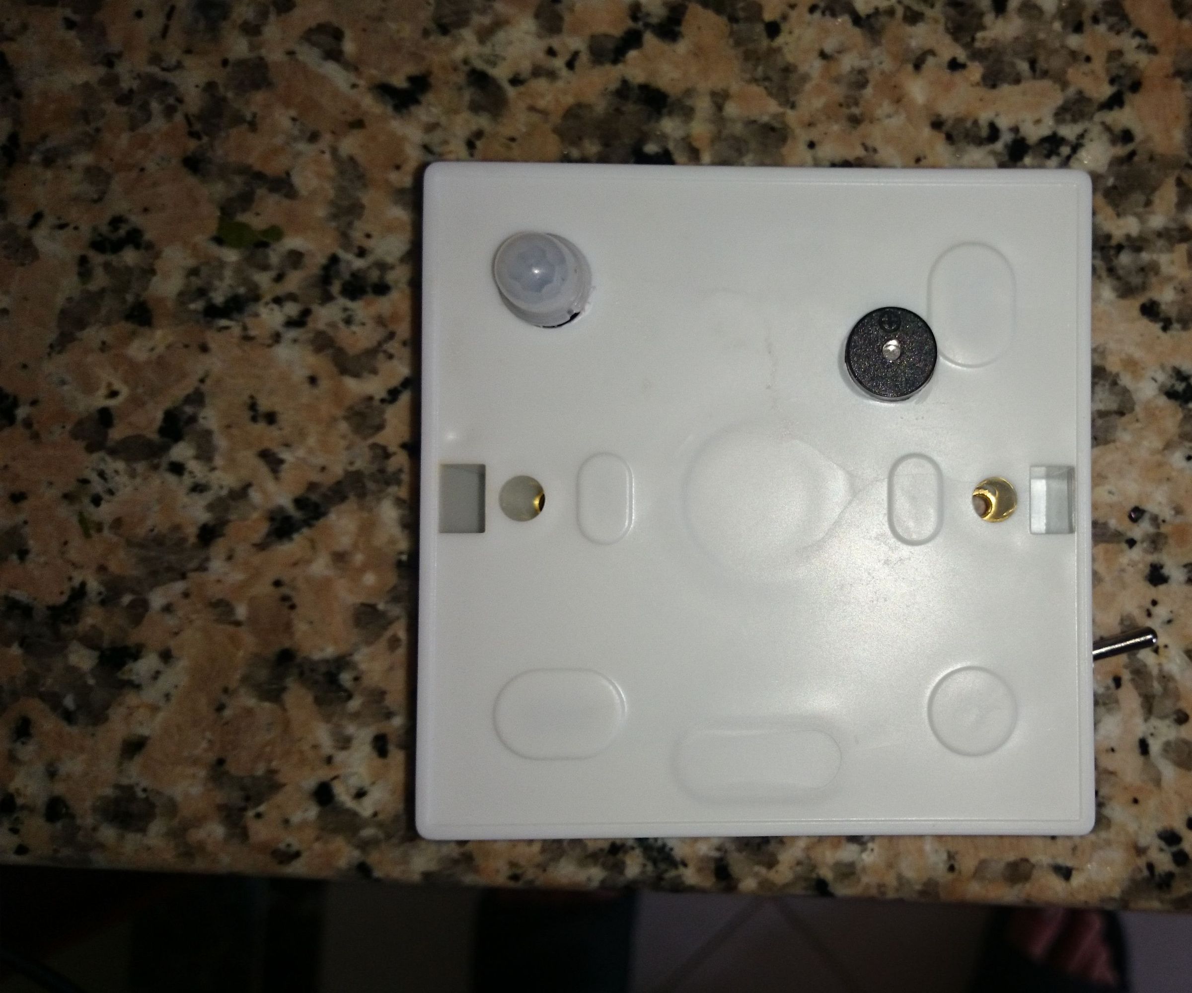 Rechargeable Motion Detecting Cat or Animals Repeller 