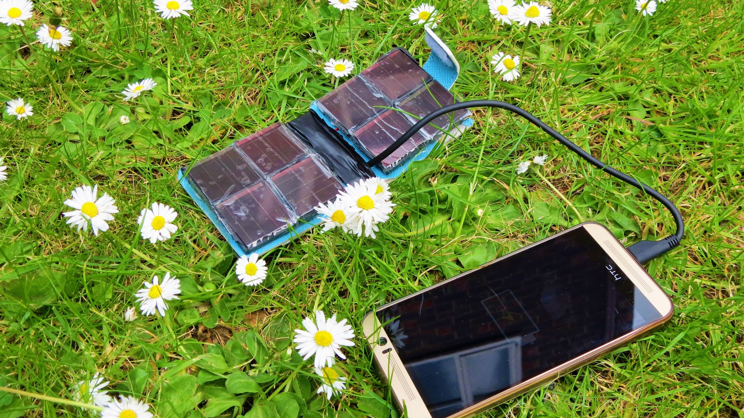 SOLAR PHONE CHARGER WALLET 5 Steps Instructables