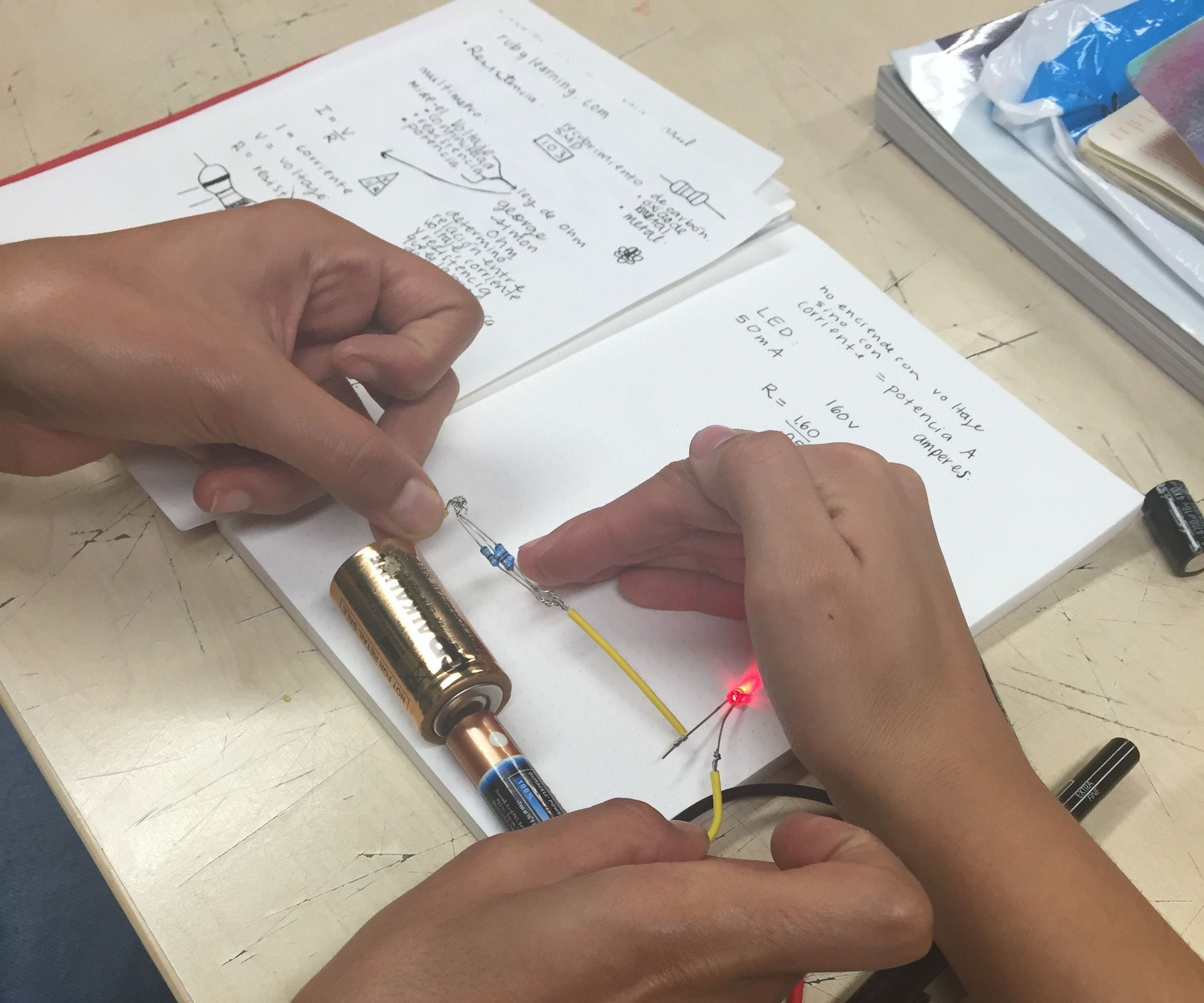 Circuito Con Un Foco LED Usando Resistencias