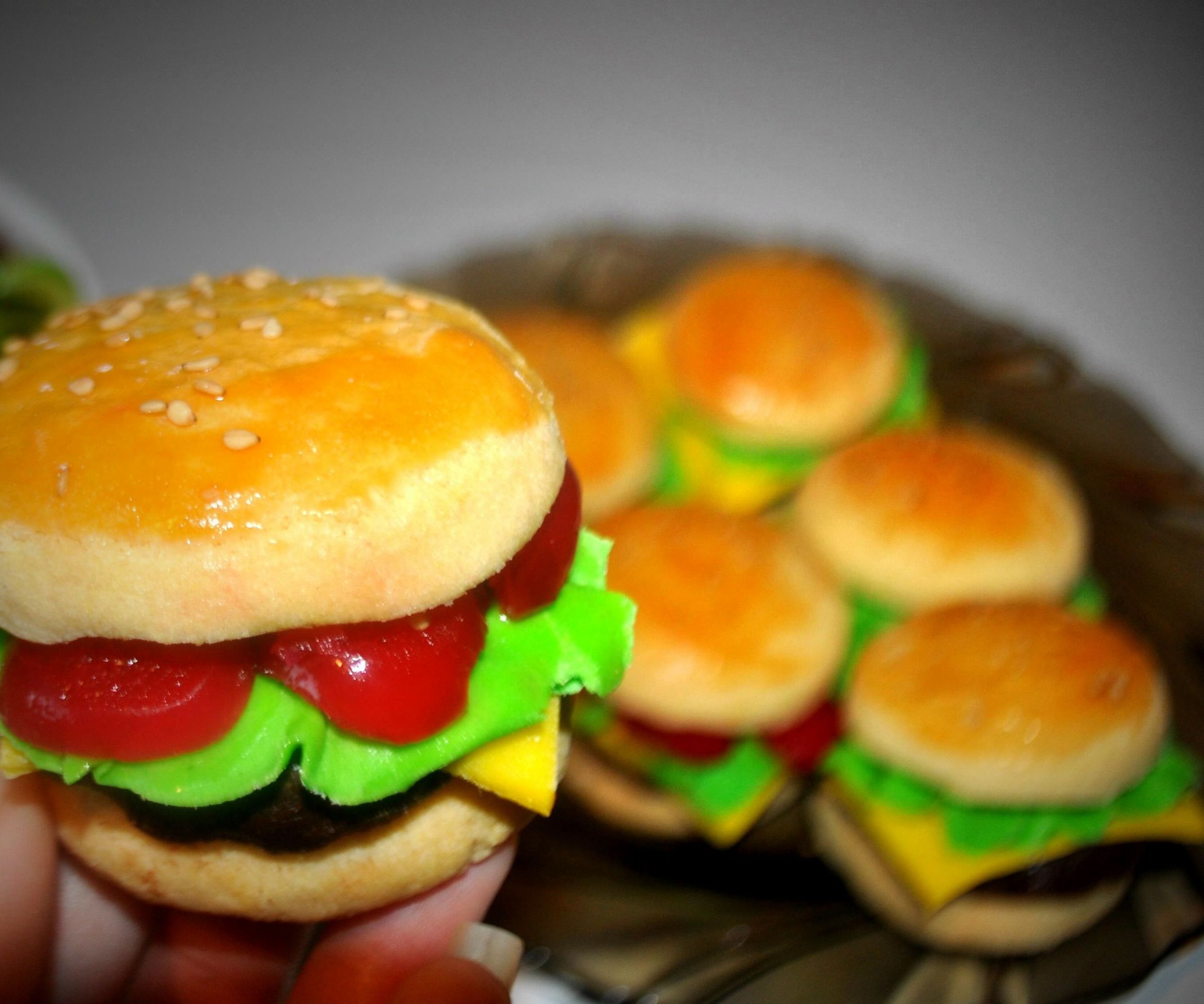 Tiny "cheeseburger" (vanilla, Chocolate and Cherry Cookies!)