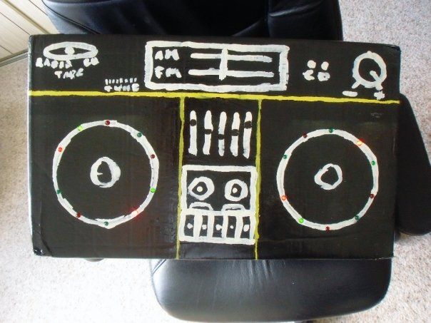 Making a Cardboard Ghetto Blaster With Fancy Flashing LEDs