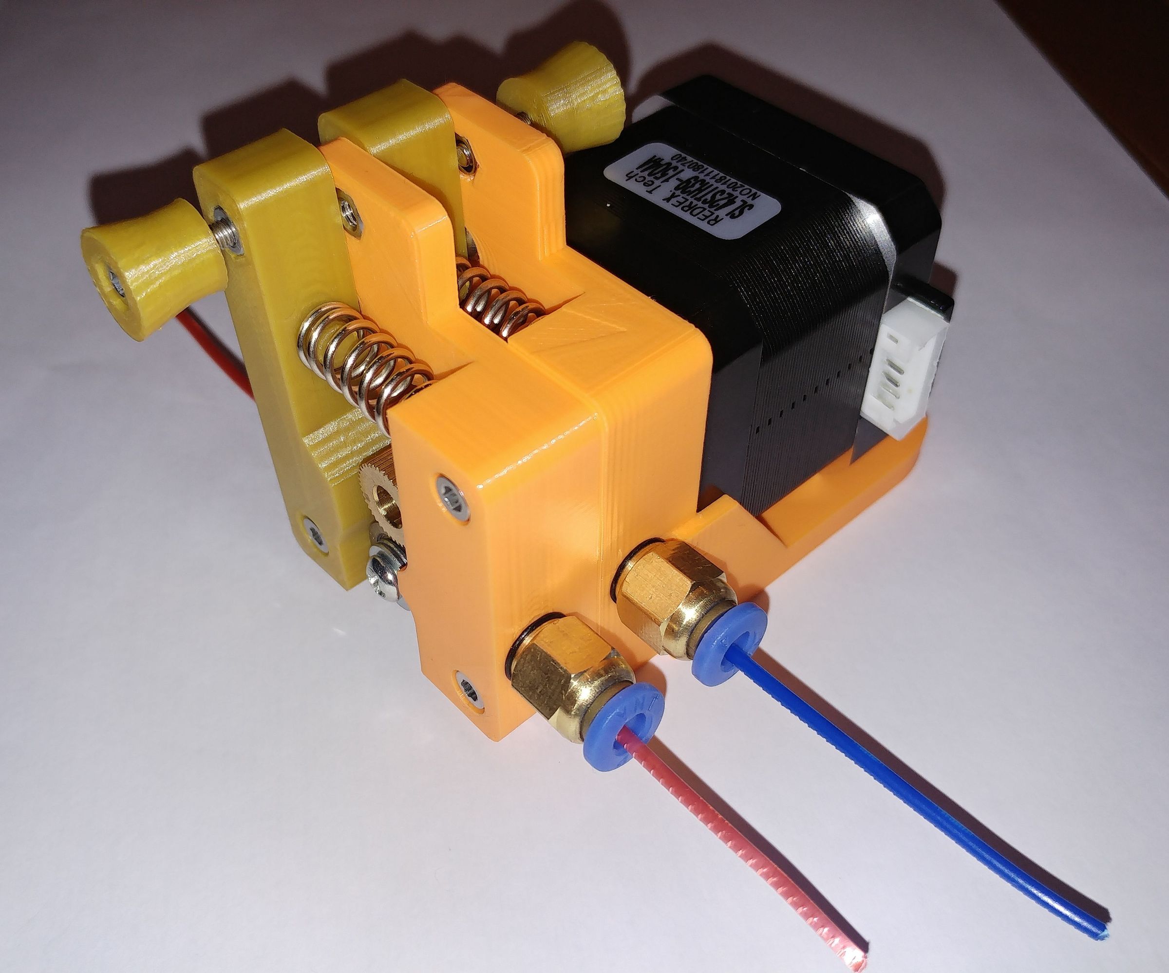 Doble Extrusor Para Montaje En Bowden Con Un Sólo Motor