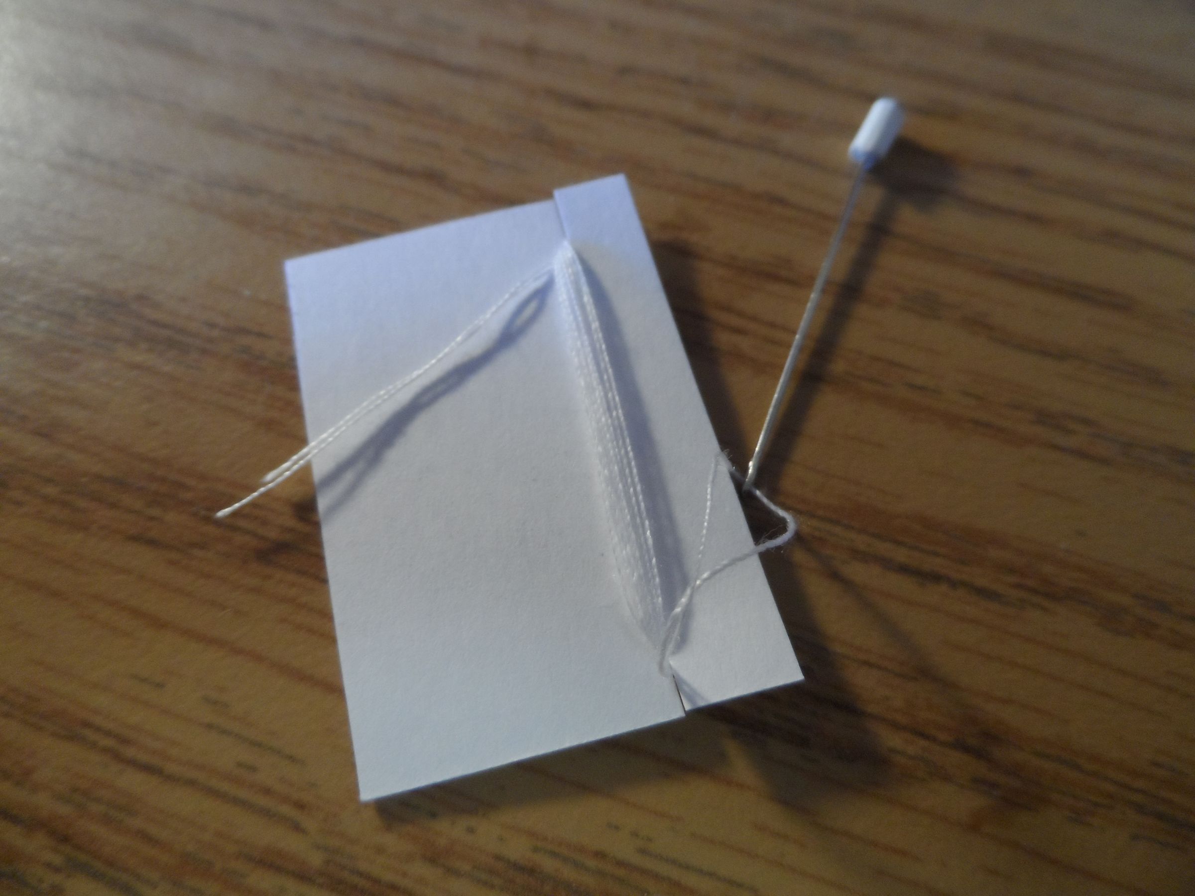 Safe Needle and Thread Holder for Wallet First Aid Supplies