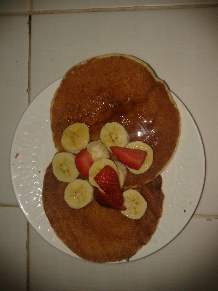 Pfannkuchen Mit Erdbeeren Und Bannanen