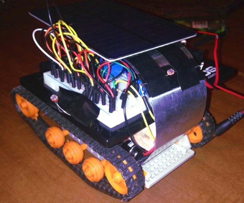 Solar Powered Flashlight Controlled Mini-tank Robot!