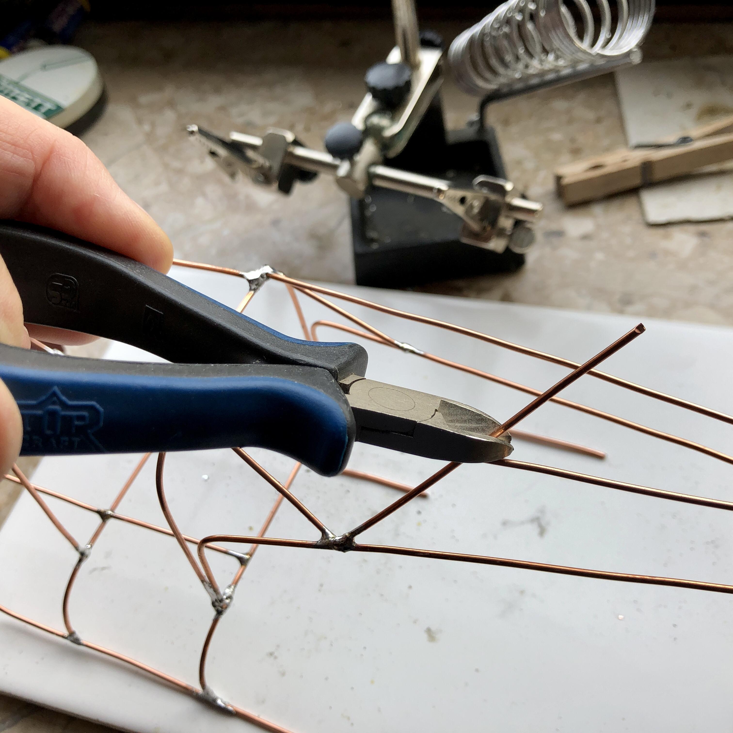 Helicopter Battery/Solar Wire Bending 11 Steps (with Pictures