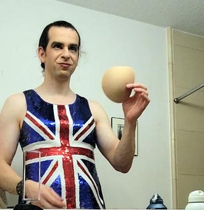 Accessorizing With Geri's Signature Look