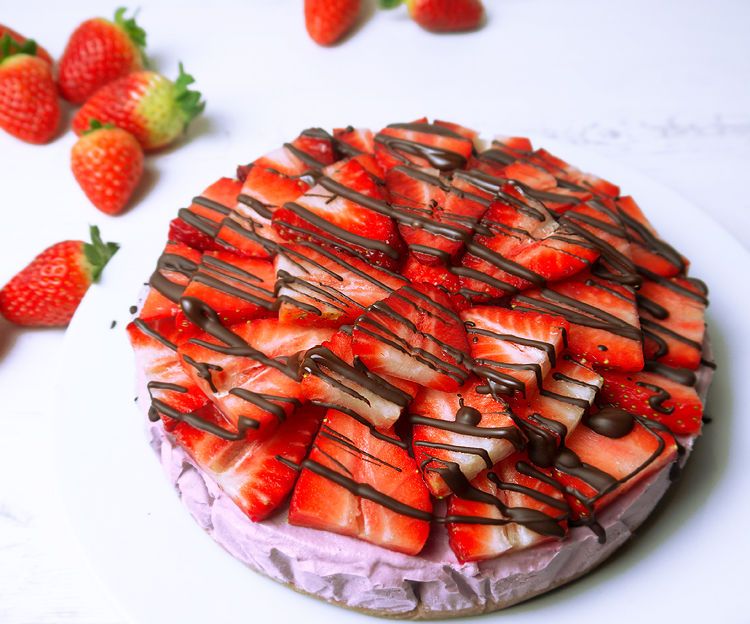 Healthy Raw Strawberry Cheesecake 