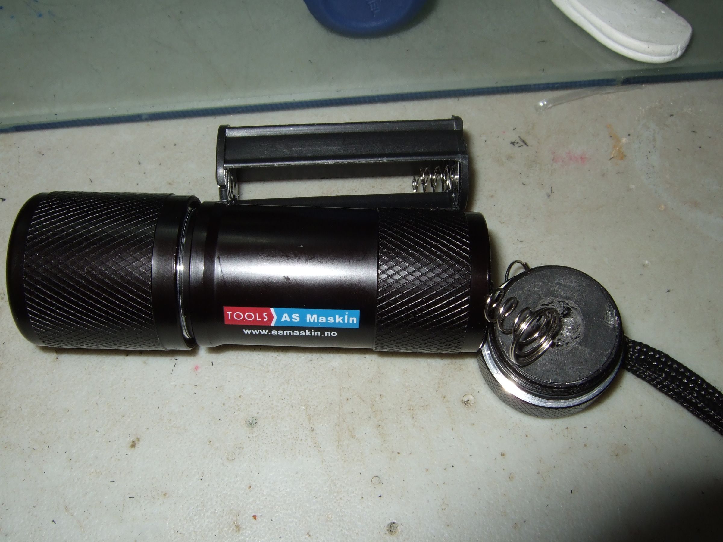 Convert a 3xAAA Flashlight to a Lithium 18650 Cell