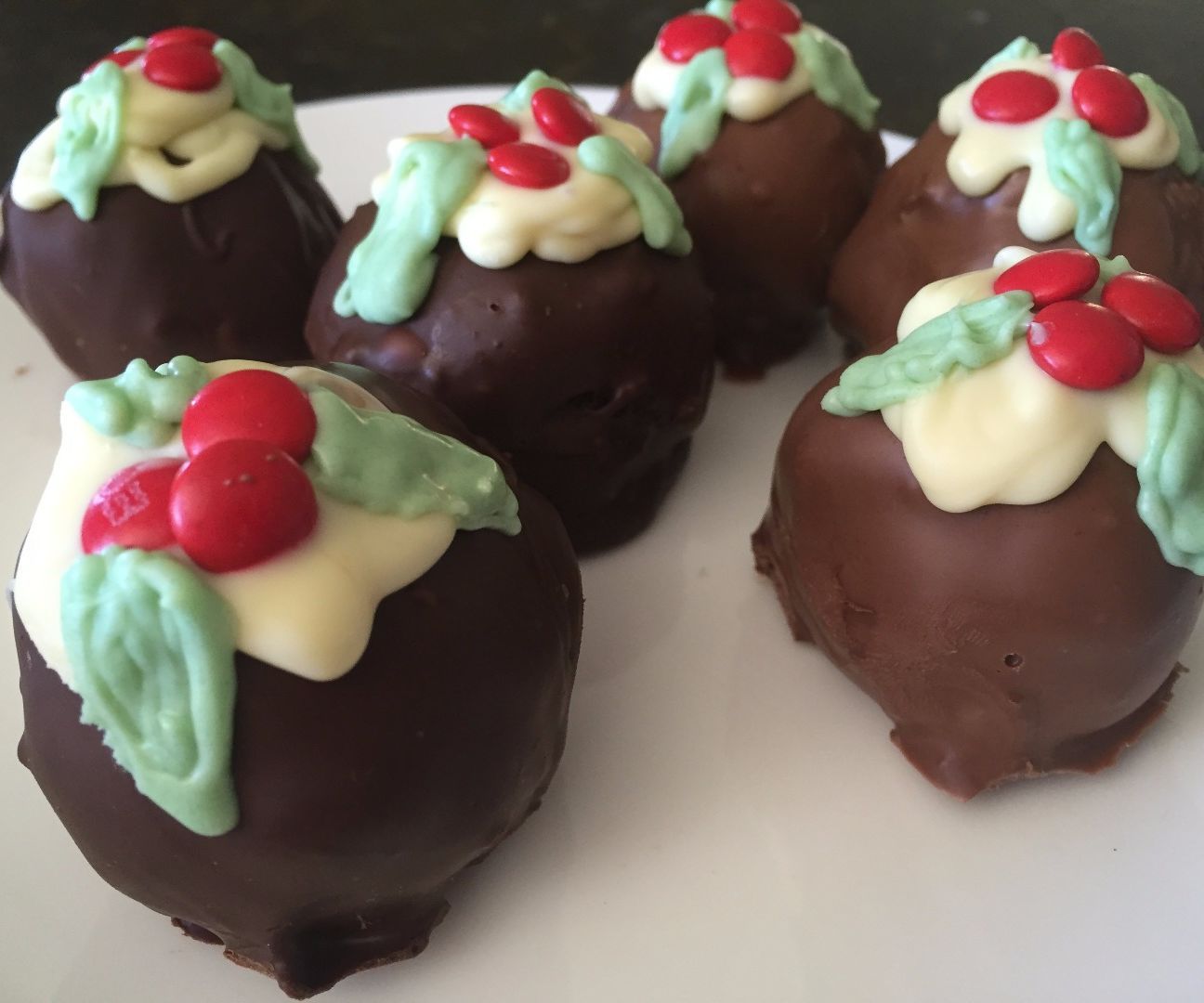 Chocolate Cake 'Christmas Pudding' Balls