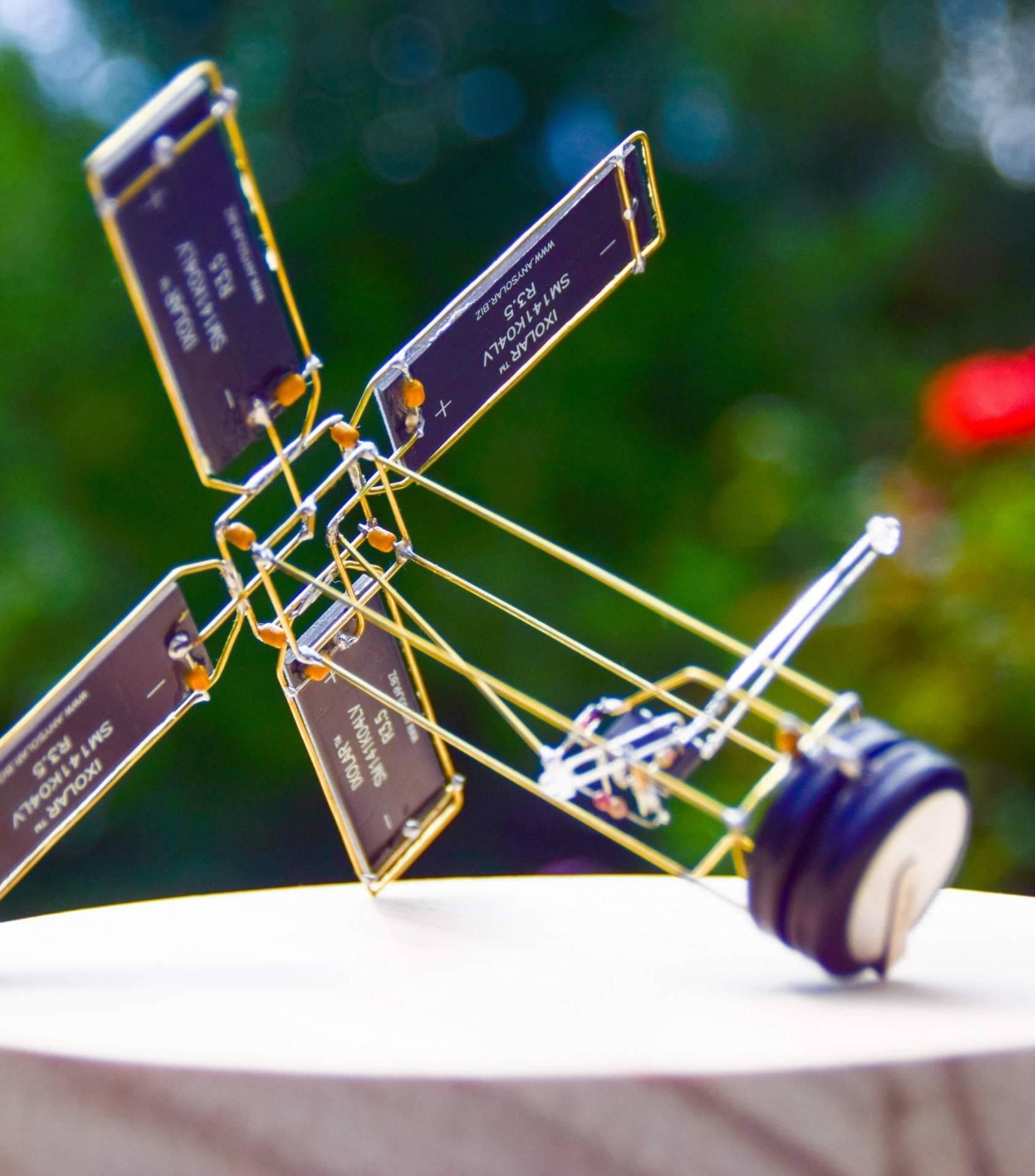 Freeform Satellite Sculpture – Sattiny 2.0