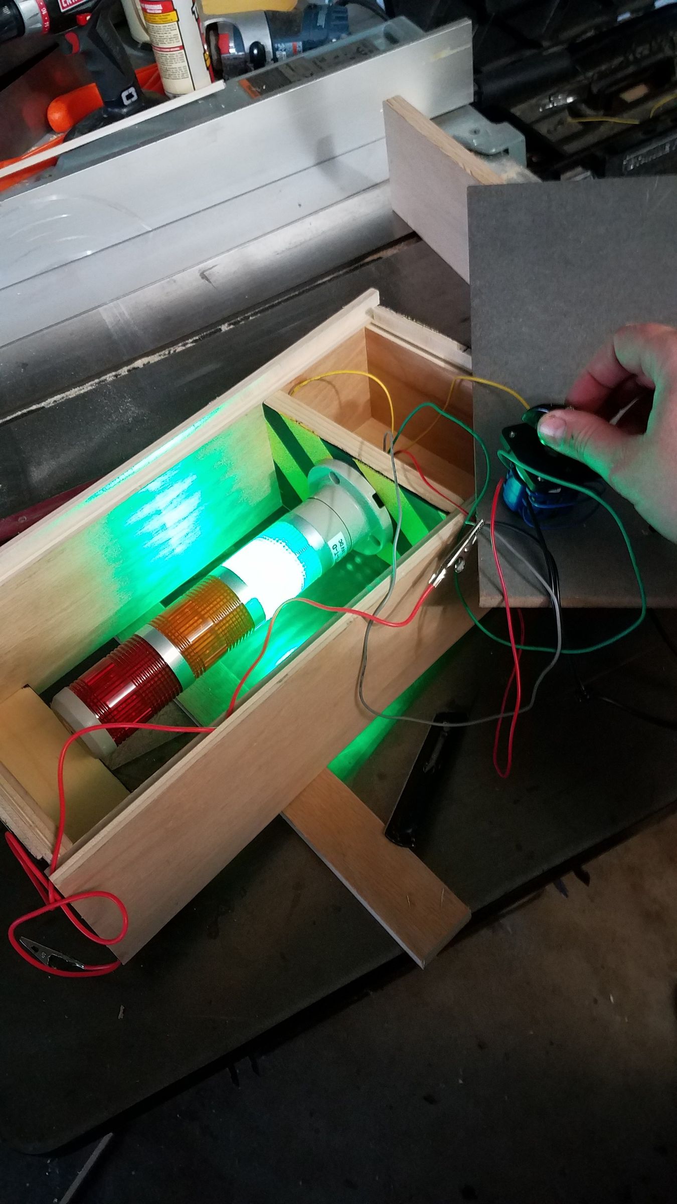 DIY Classroom Stoplight (Noise Management Tool) 12 Steps (with