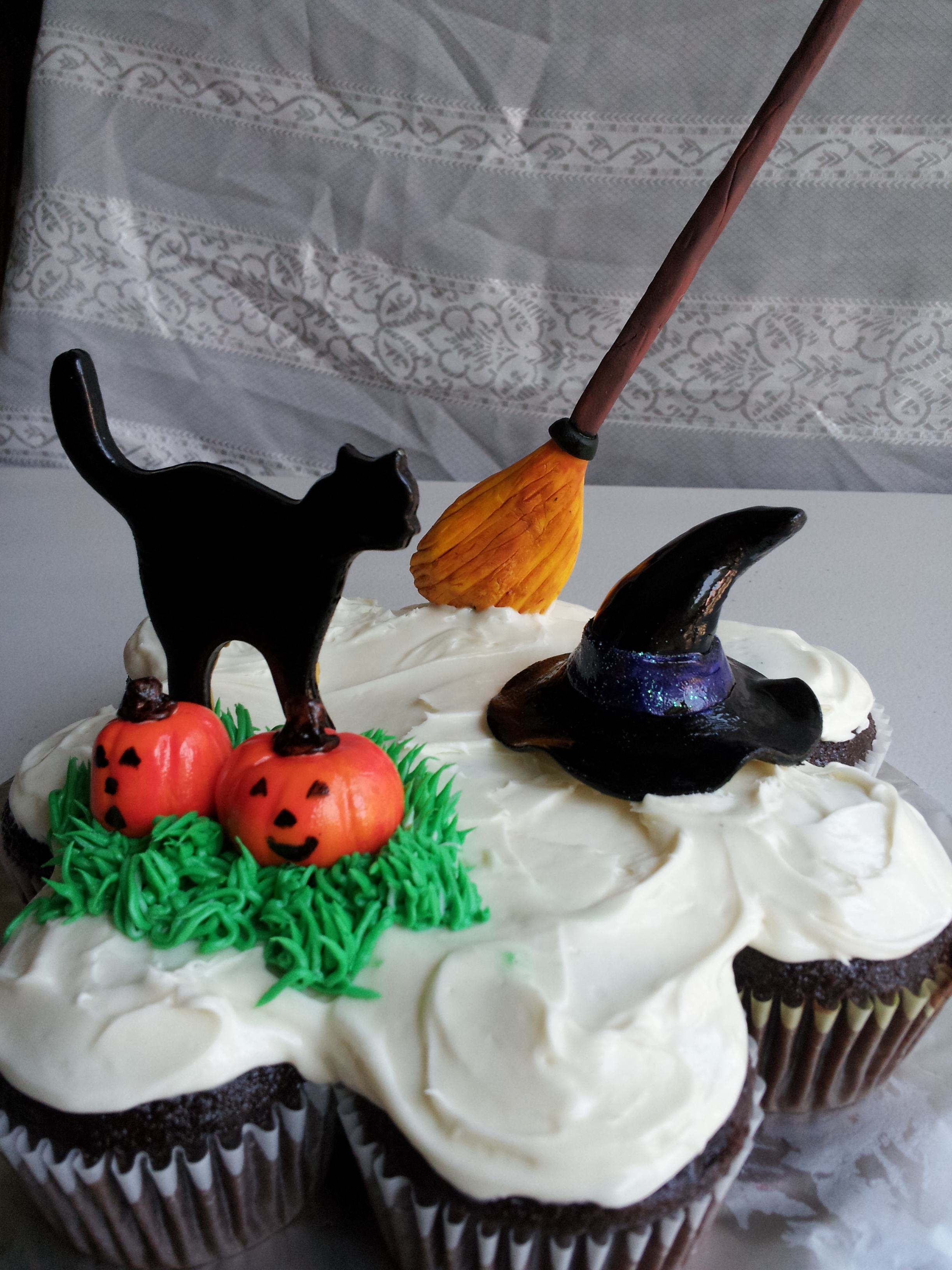 Halloween Cupcake Pullapart