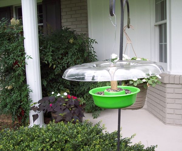 Super Cheap & Easy Bird Feeder With Roof