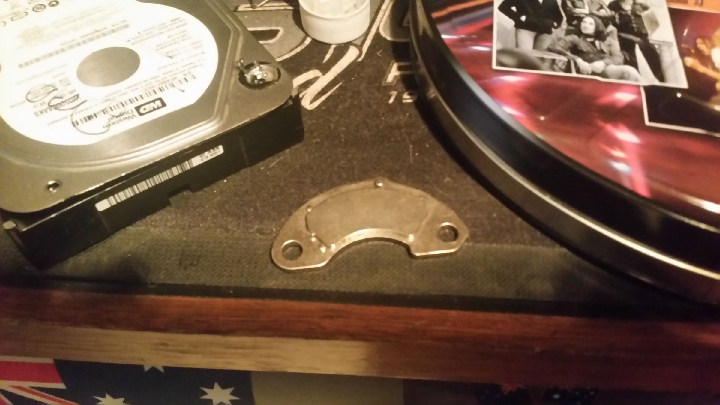 Hanging Tins on the Wall, No Damage. 4 Steps (with Pictures