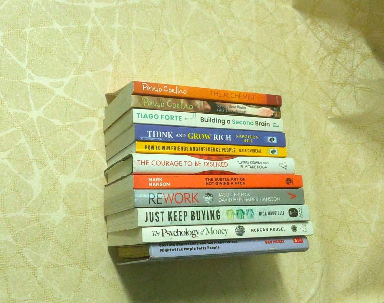 Make DIY Floating Bookshelf for Free