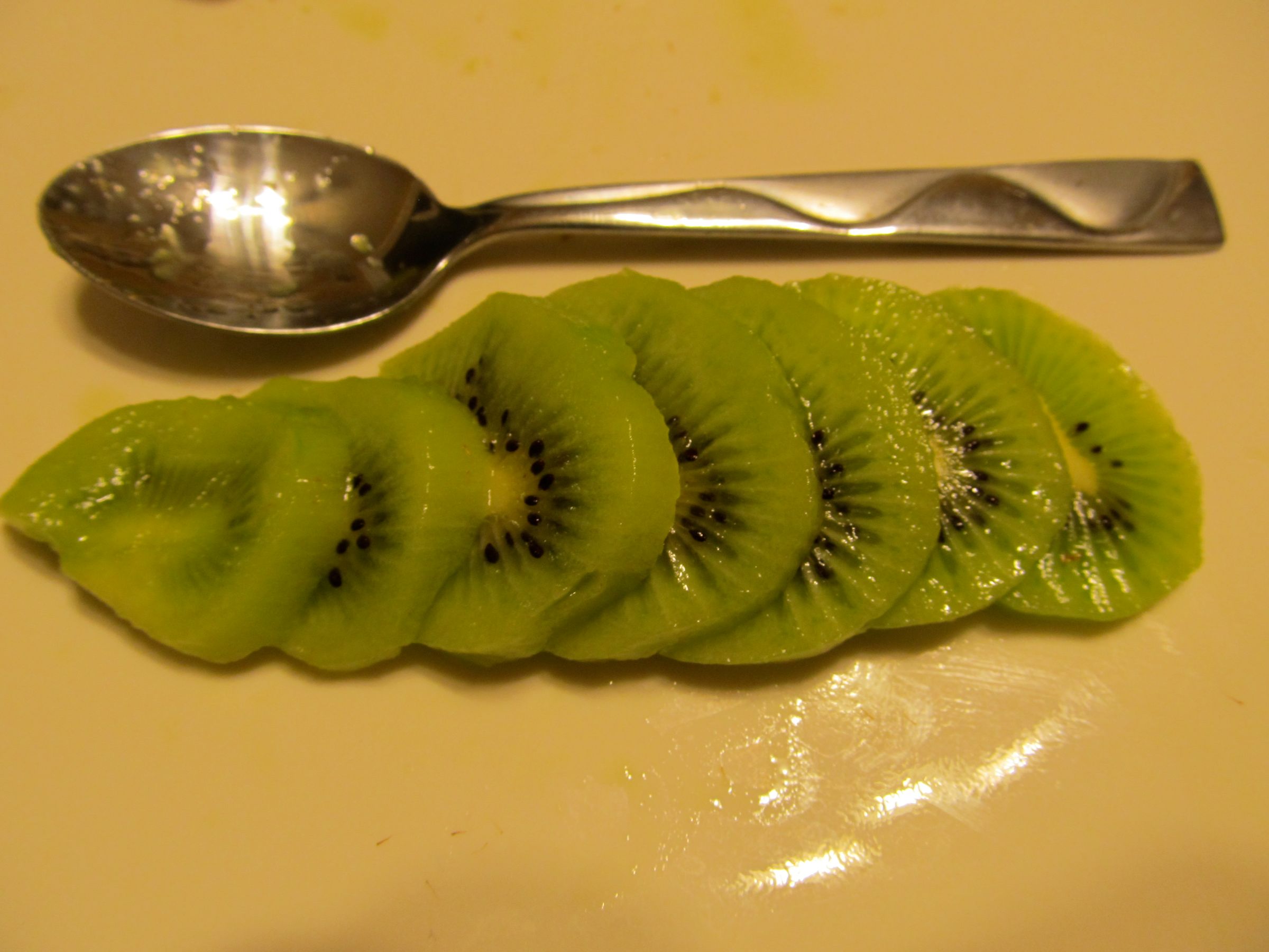 How to Peel a Kiwi Using a Spoon