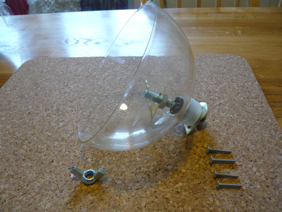 Small Simple Horizontally Mounted Squirrel Resistant/proof Bird Feeder That Requires No Specialist Tools to Make