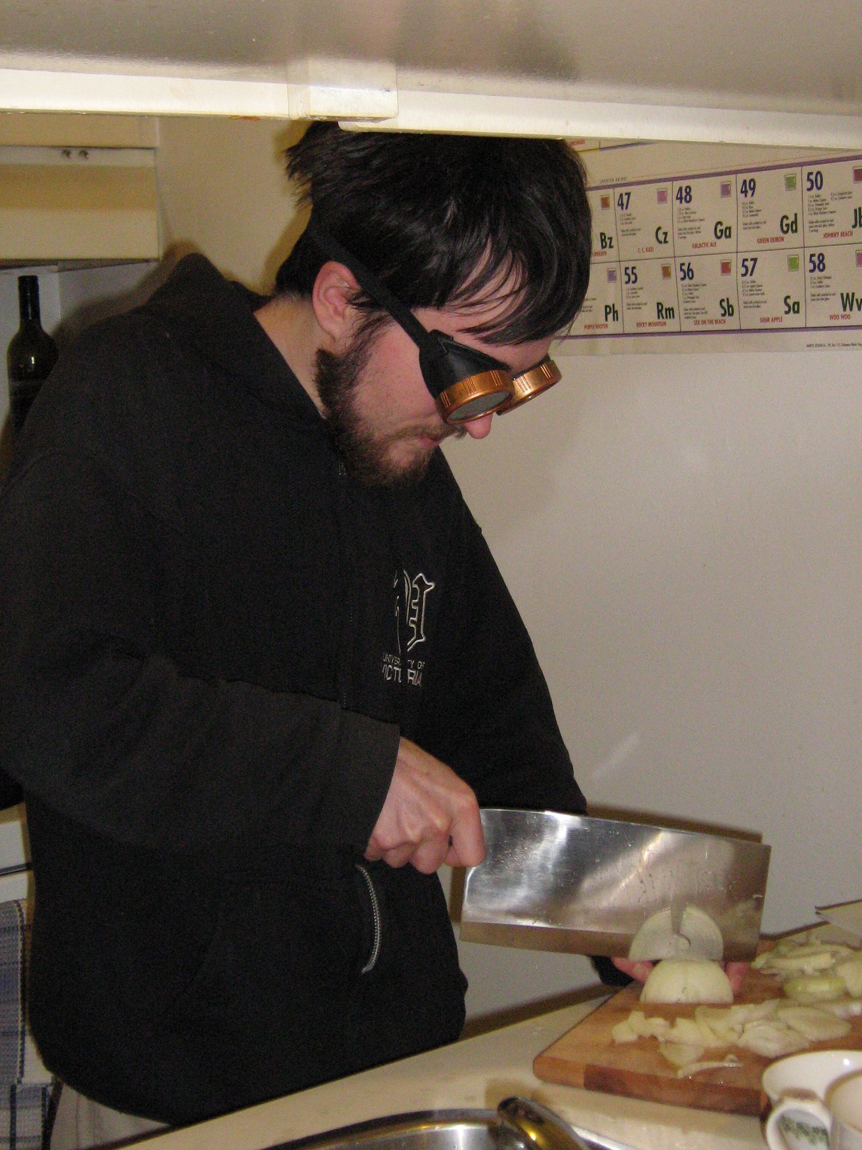 Protect your eyes from onions - with goggles