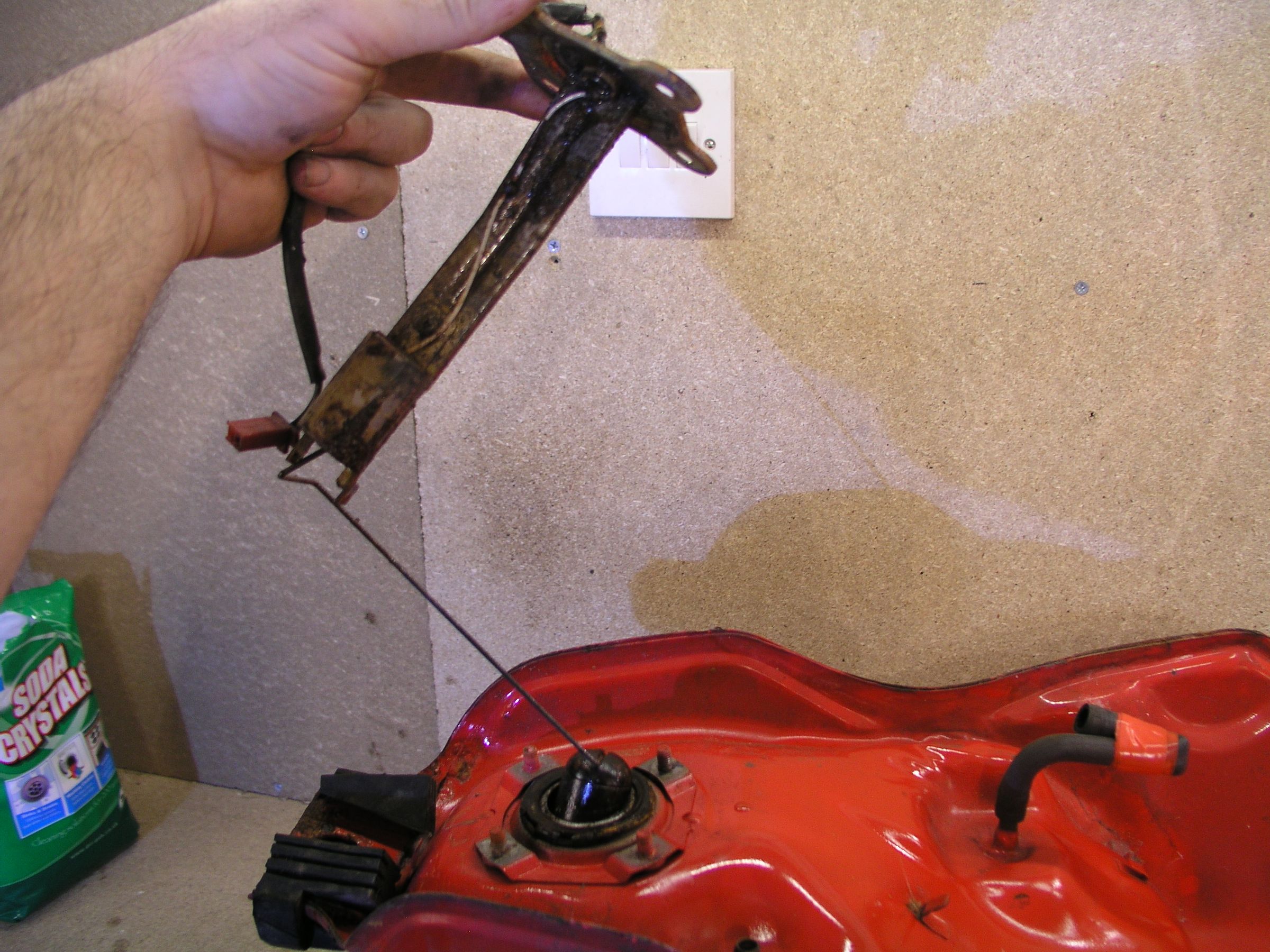 Electrolysis Rust Removal Motorbike Fuel Tank 6 Steps (with