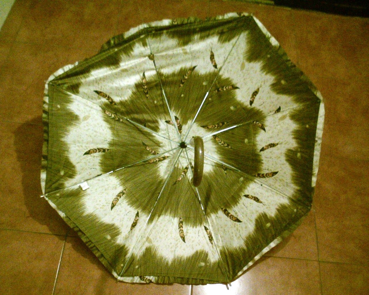 How to fix an umbrella (replacing a plastic end)